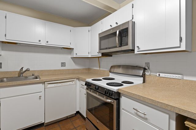 55 Tall Oaks Drive 705, Weymouth, MA 02190