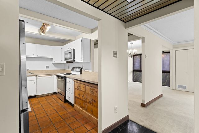 55 Tall Oaks Drive 705, Weymouth, MA 02190