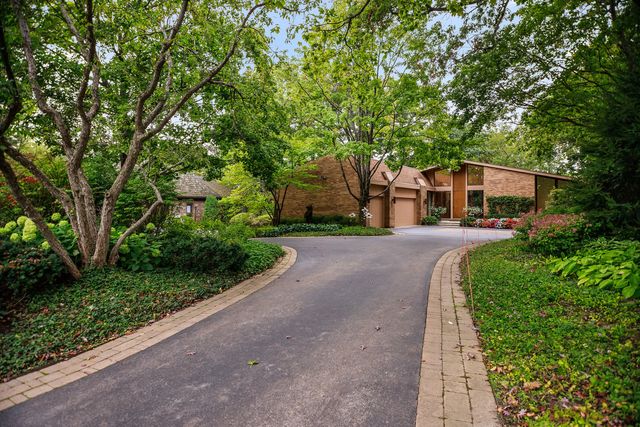 990 Sheridan Road, Highland Park, IL 60035