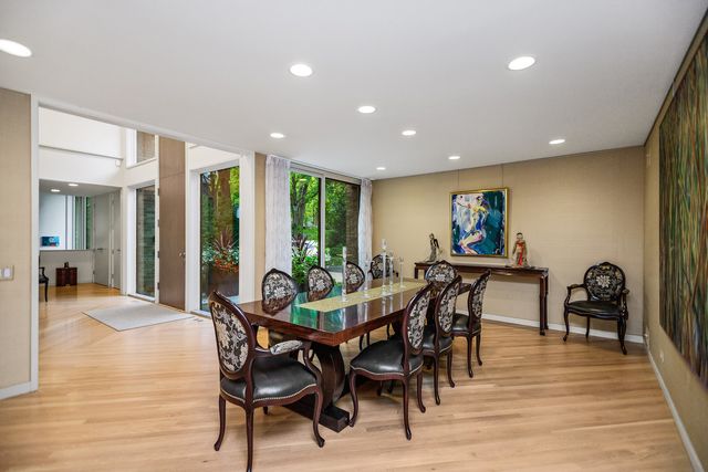 990 Sheridan Road, Highland Park, IL 60035
