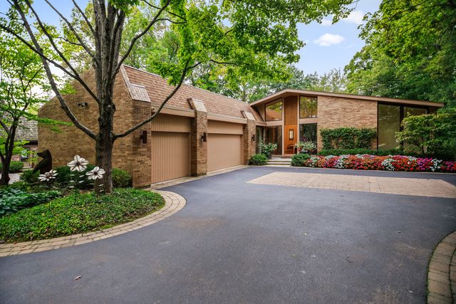 990 Sheridan Road, Highland Park, IL 60035