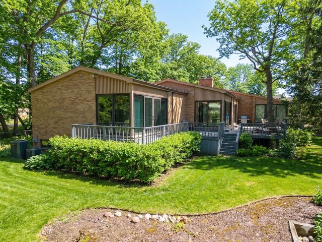 990 Sheridan Road, Highland Park, IL 60035