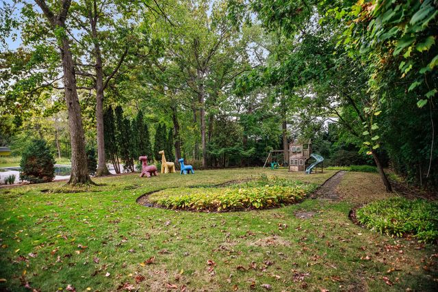 990 Sheridan Road, Highland Park, IL 60035