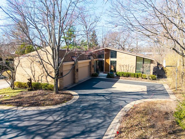 990 Sheridan Road, Highland Park, IL 60035