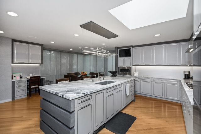 990 Sheridan Road, Highland Park, IL 60035