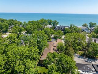 990 Sheridan Road, Highland Park, IL 60035