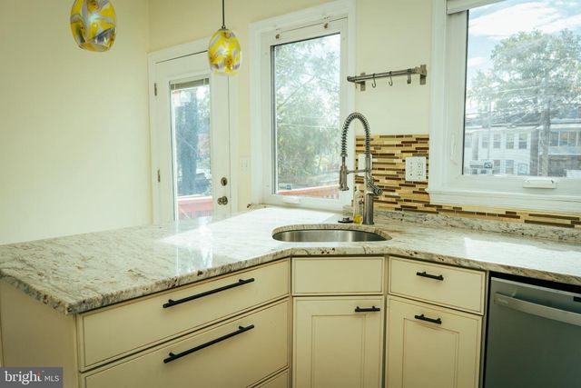 636 KENYON ST NW, Washington, DC 20010