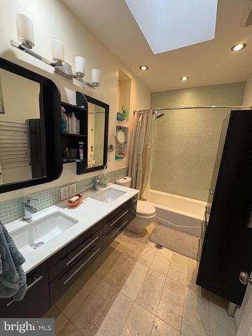 636 KENYON ST NW, Washington, DC 20010