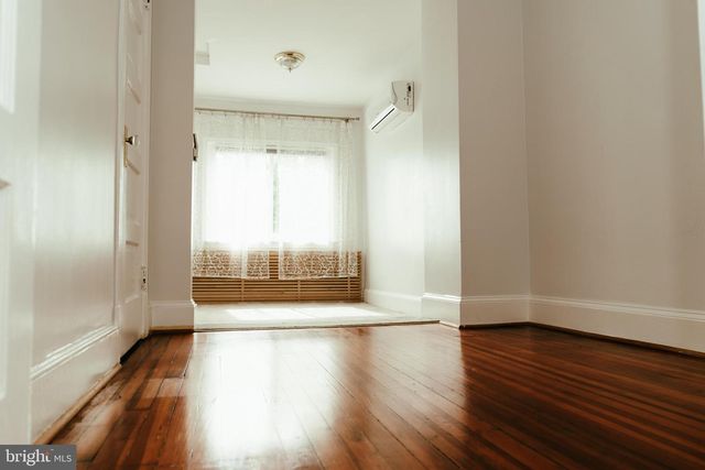 636 KENYON ST NW, Washington, DC 20010