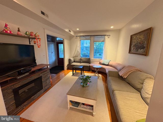 636 KENYON ST NW, Washington, DC 20010