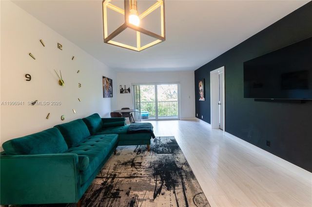 3900 NW 76th Avenue 212, Sunrise, FL 33351
