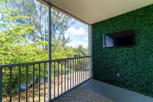 3900 NW 76th Avenue 212, Sunrise, FL 33351