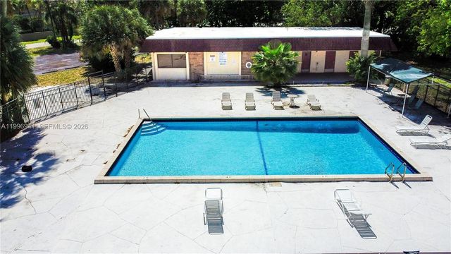 3900 NW 76th Avenue 212, Sunrise, FL 33351