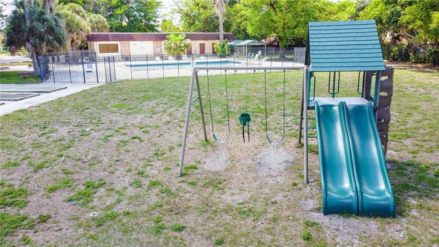 3900 NW 76th Avenue 212, Sunrise, FL 33351