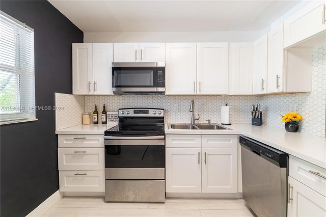 3900 NW 76th Avenue 212, Sunrise, FL 33351