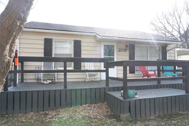 205 Washington Street, Henryetta, OK 74437