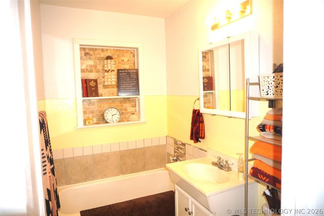 205 Washington Street, Henryetta, OK 74437