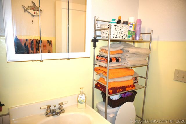 205 Washington Street, Henryetta, OK 74437