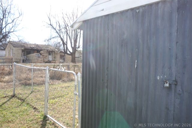 205 Washington Street, Henryetta, OK 74437