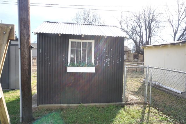 205 Washington Street, Henryetta, OK 74437