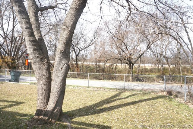 205 Washington Street, Henryetta, OK 74437