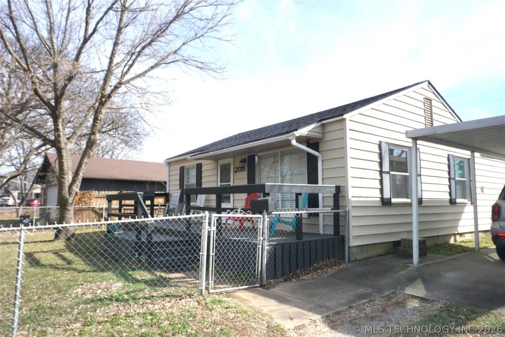 205 Washington Street, Henryetta, OK 74437