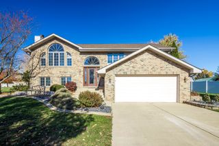 2720 Painted Leaf Court, Crown Point, IN 46307