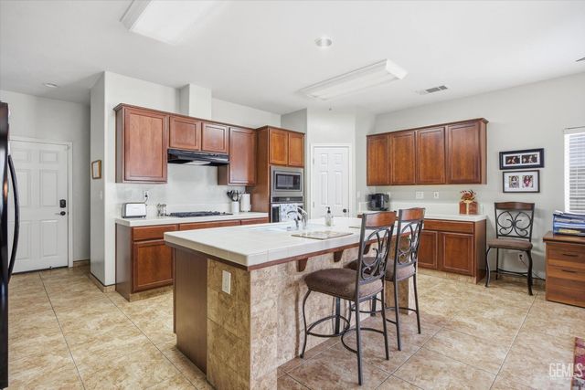 11607 California Poppy Drive, Bakersfield, CA 93311