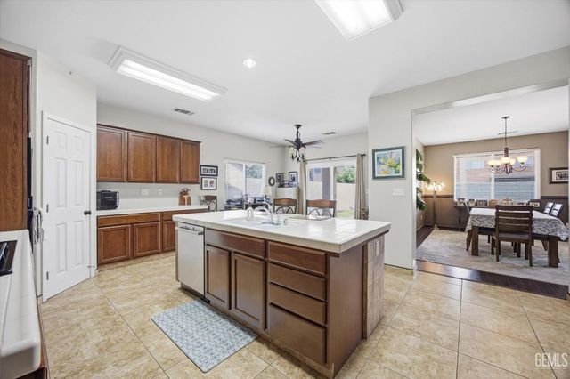 11607 California Poppy Drive, Bakersfield, CA 93311