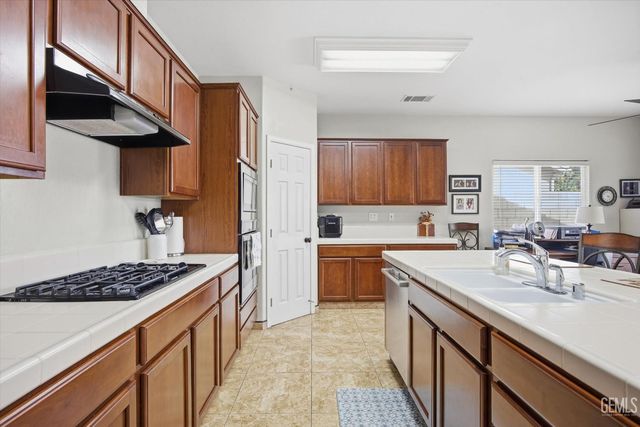 11607 California Poppy Drive, Bakersfield, CA 93311