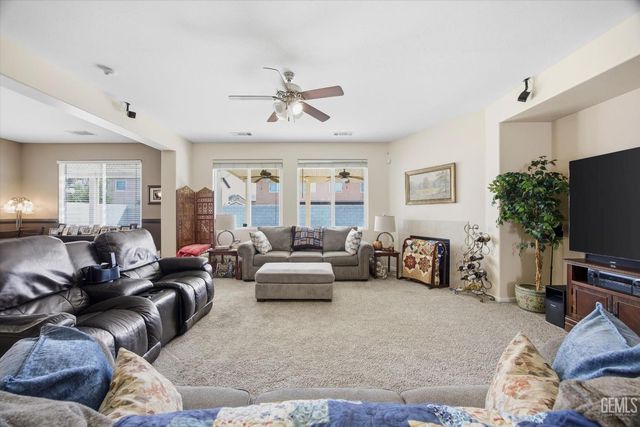 11607 California Poppy Drive, Bakersfield, CA 93311