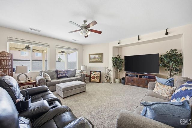 11607 California Poppy Drive, Bakersfield, CA 93311