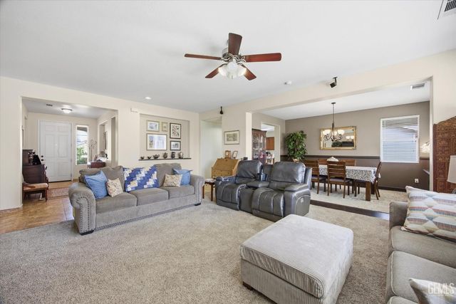 11607 California Poppy Drive, Bakersfield, CA 93311