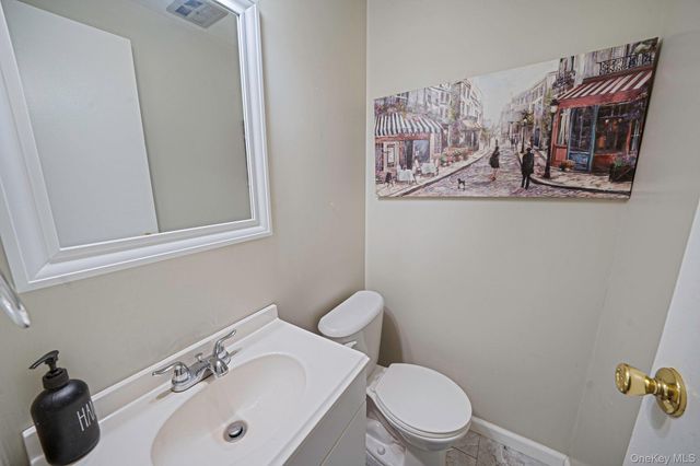 407 Birchwood Road, Medford, NY 11763