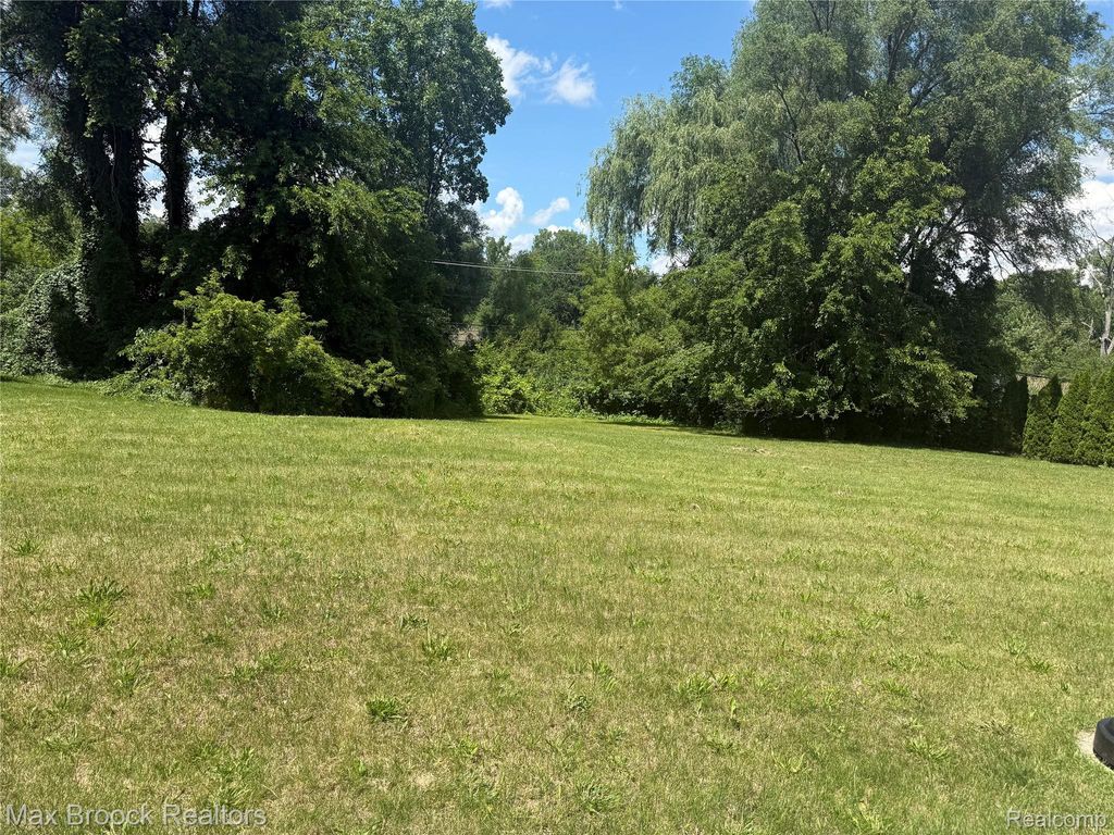3061 Auburn Road, Auburn Hills, MI 48326