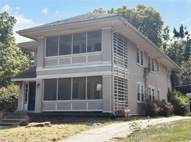 201 W 51st Terrace, Kansas City, MO 64112