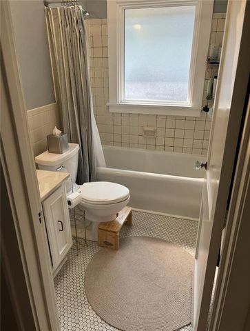 201 W 51st Terrace, Kansas City, MO 64112