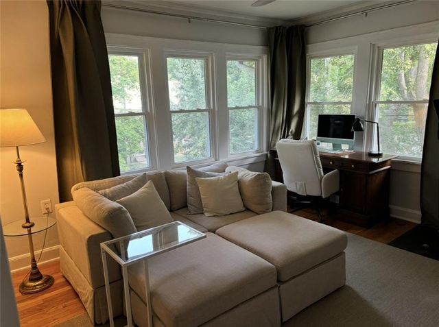 201 W 51st Terrace, Kansas City, MO 64112