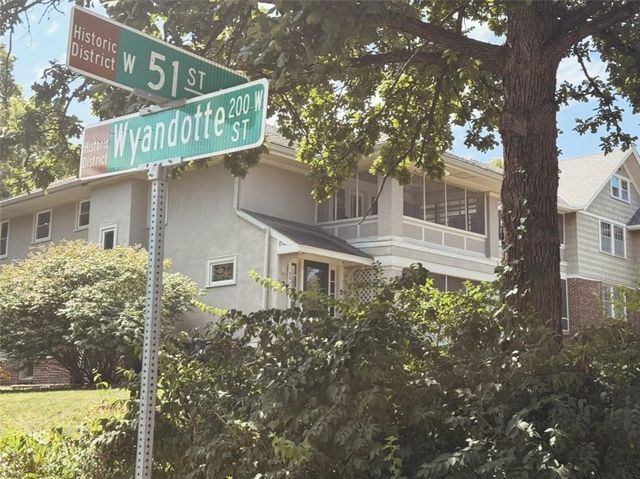 201 W 51st Terrace, Kansas City, MO 64112