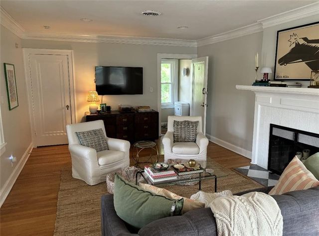 201 W 51st Terrace, Kansas City, MO 64112