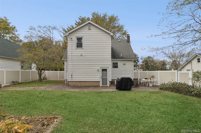 215 Hallock Landing Road, Rocky Point, NY 11778