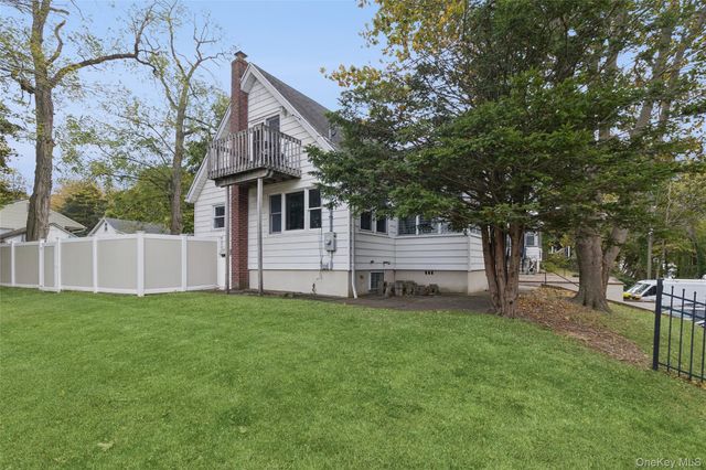 215 Hallock Landing Road, Rocky Point, NY 11778