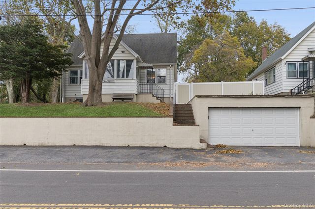 215 Hallock Landing Road, Rocky Point, NY 11778