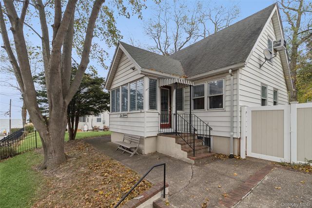 215 Hallock Landing Road, Rocky Point, NY 11778