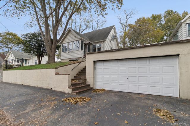 215 Hallock Landing Road, Rocky Point, NY 11778