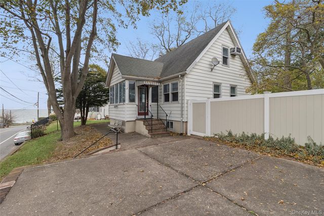 215 Hallock Landing Road, Rocky Point, NY 11778