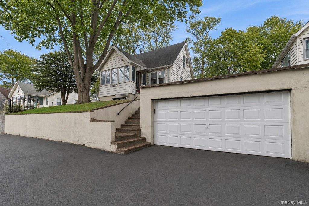 215 Hallock Landing Road, Rocky Point, NY 11778