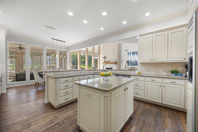 6050 Oak Hollow Drive, Burleson, TX 76028
