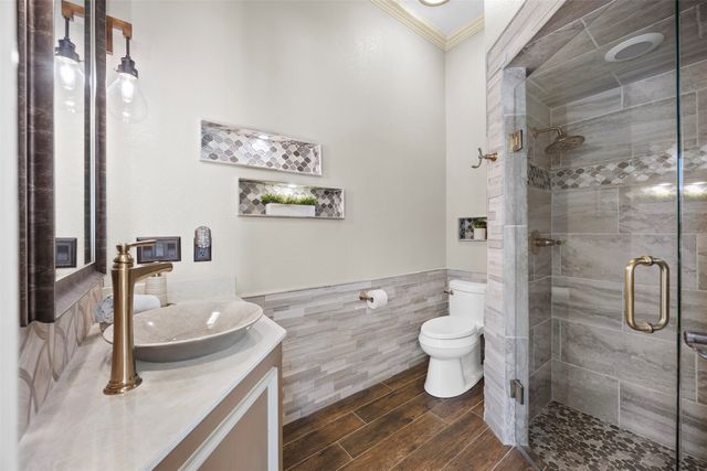 6050 Oak Hollow Drive, Burleson, TX 76028