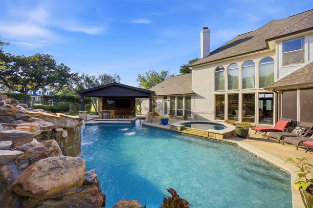 6050 Oak Hollow Drive, Burleson, TX 76028